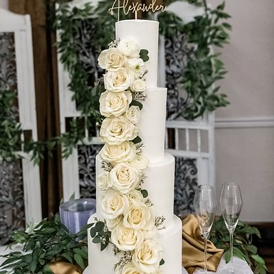 Four Tier Round Cakes
