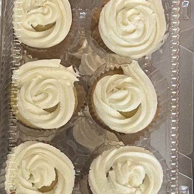 Vanilla Cake with Cream cheese Icing 