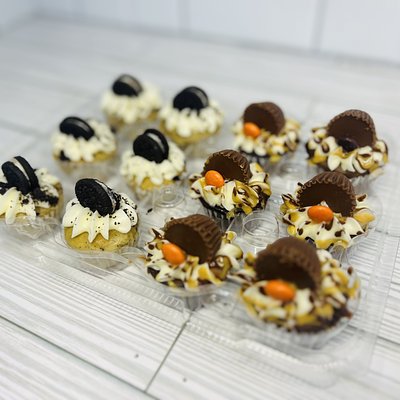 12 Mini Cupcakes 