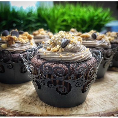 Plain Chocolate Cupcakes + Choice Frosting (6)