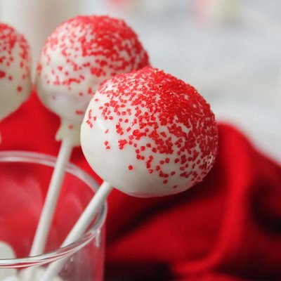 Strawberry cake pops (12)