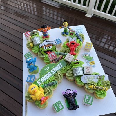 Cupcake Cake w/Minis - (One Digit/Letter)