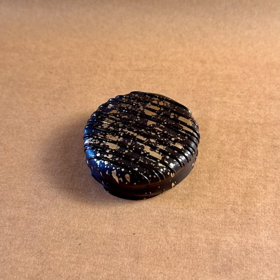 Black Oreo Cookie (Milk Chocolate)