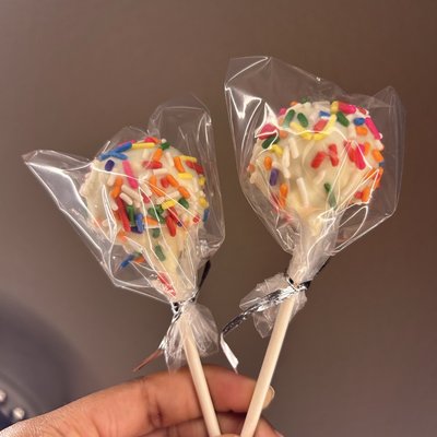 Cake Pops (1 for $3.75)