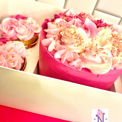 Bento Cake Box With 2 Cupcakes