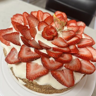 Strawberry Mostachón 6” 