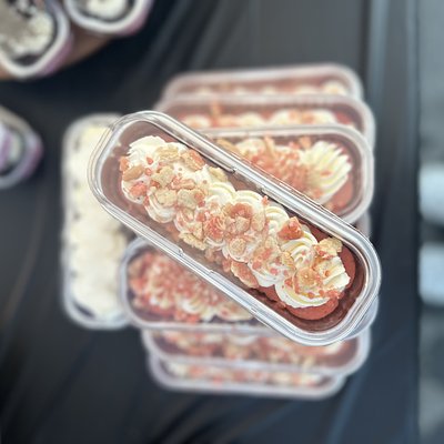 Strawberry Crunch Mini Tin Cake🍓🍰