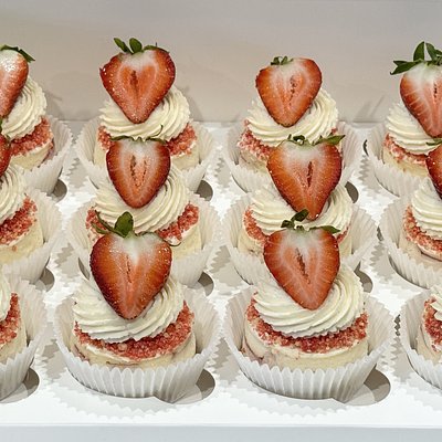 Strawberry Swirl With Strawberry Crunch Minis (No Cake Layer)