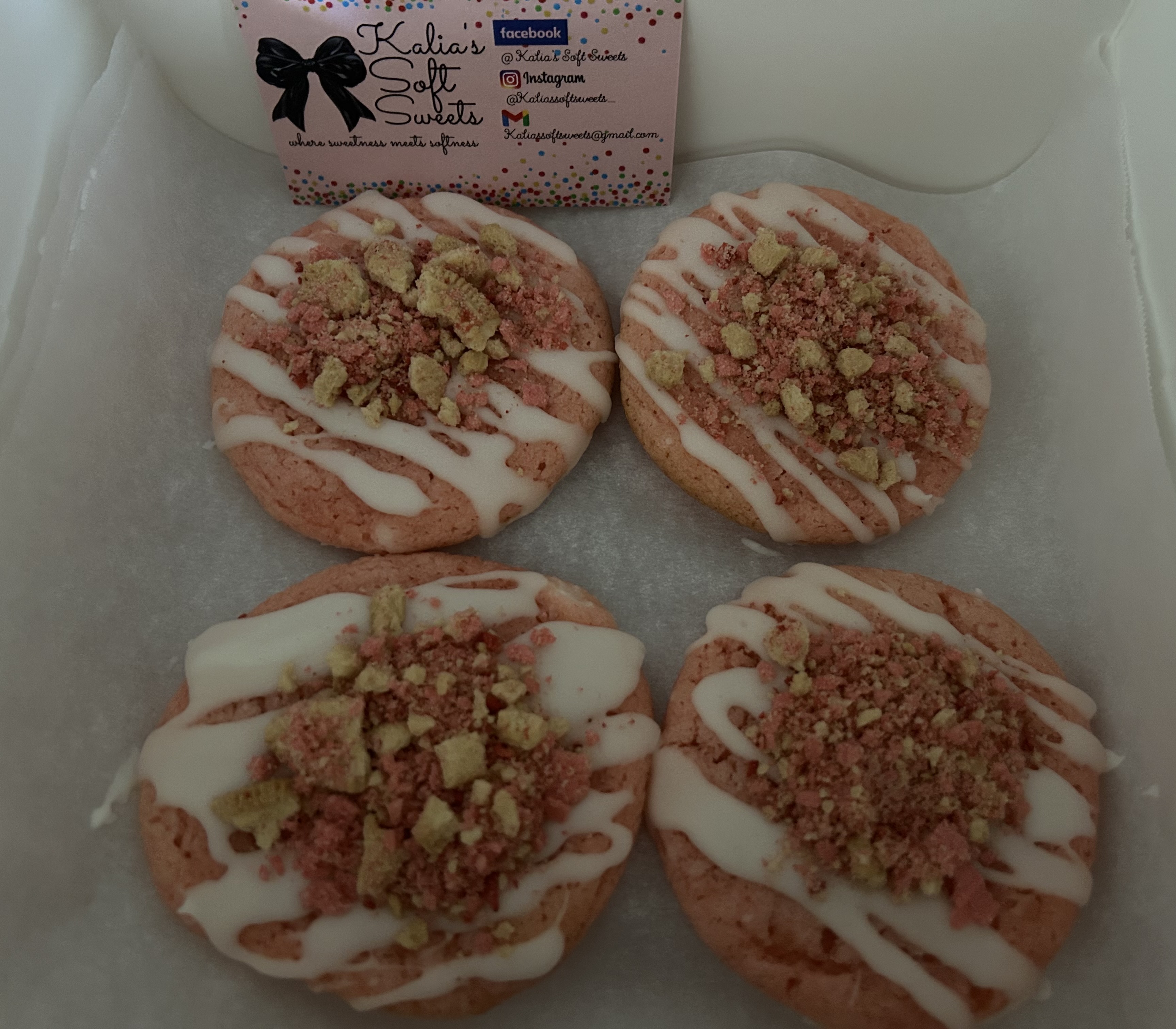 Strawberry Crunch Cookies 