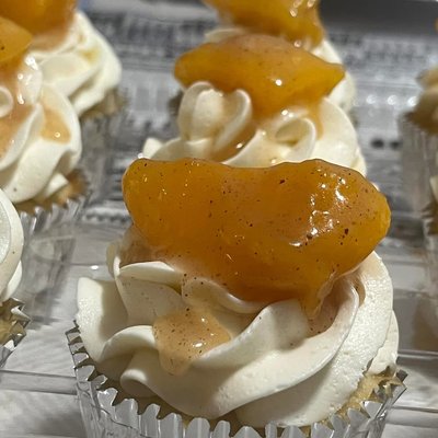 Peach Cobbler Cupcakes