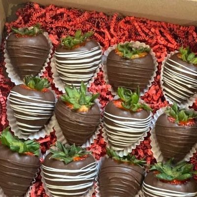 Chocolate Dipped Strawberries (1 Dozen)