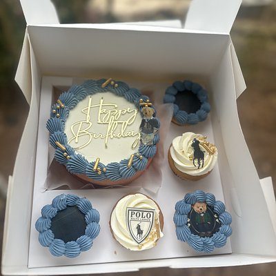 Bento Cake W 5 Cupcakes