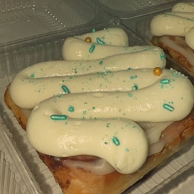 New! May Exclusive Kannoli Cinnamon Rolls
