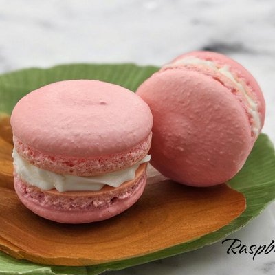 Raspberry Macaron
