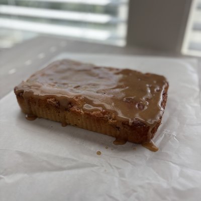 Caramel Apple Honey Bun Cake 