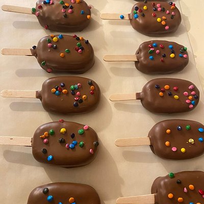12 Cosmic Brownie Cake Pops