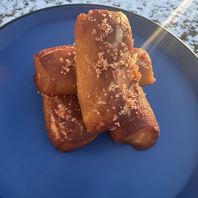 Strawberry crunch pretzels