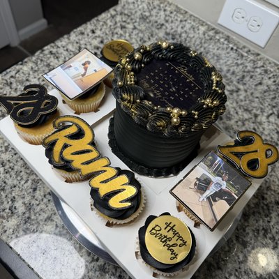 Premium Bento Box (5” W/ 8 Cupcakes) 