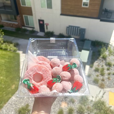 STRAWBERRIES & CRÈME ASSORTED MIX 