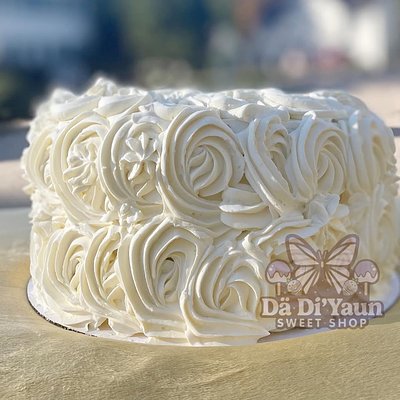 🍰 Round Or Heart Cakes (Homemade)