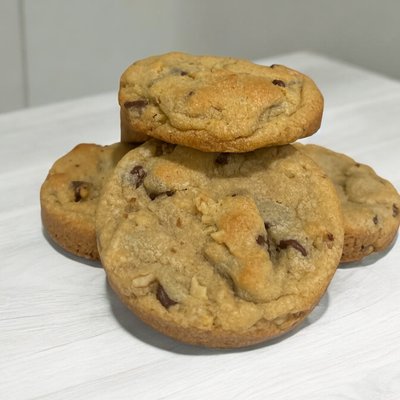 (6) 4oz Chocolate Chip Walnut Cookies 