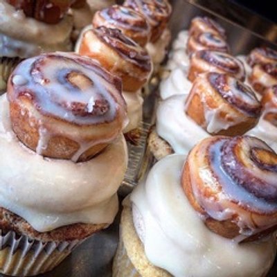 Cinnamon Roll Cupcakes (6)