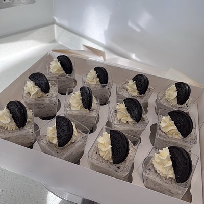 12 Mini Oreo Cheese Cake Cups