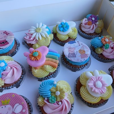 12ct Custom Cupcakes 