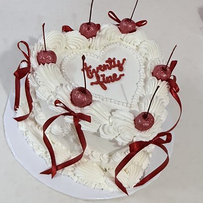 Vintage Cake 8” (about 15 Servings)