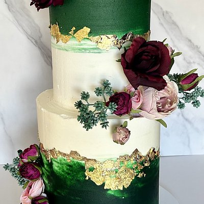 Signature Two-Tier Cake – 6” + 8” (3 Layers Each)
