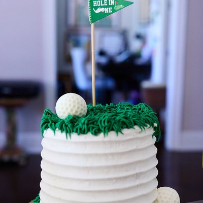 6” Groom’s Cake (Serves 12 Guests)