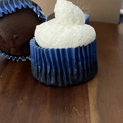 6 Mini Chocolate Cupcakes