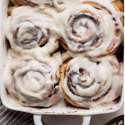 Cinnamon Rolls (4 Large Rolls)