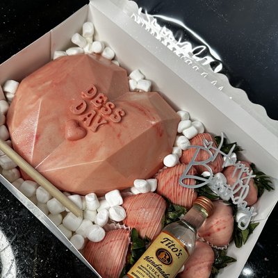 Breakable heart box with liq (8 berries)