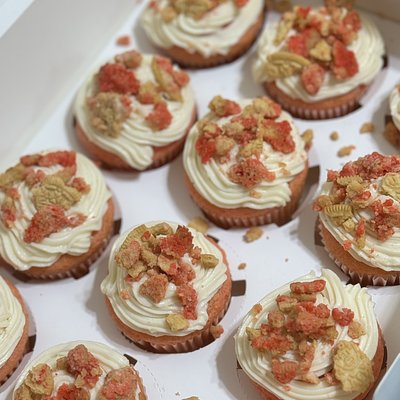 Strawberry Crunch Cupcakes