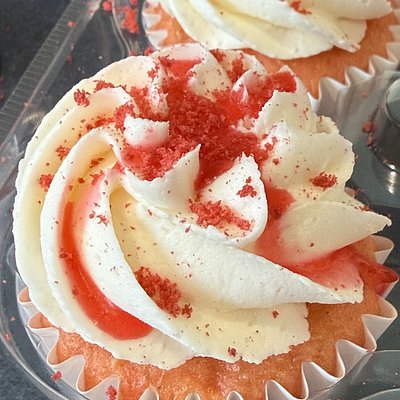 Strawberry Crunch Cupcakes
