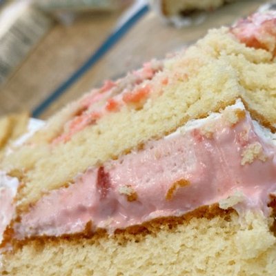 Strawberries & Cream Cake By The Slice  (Small: 12 Svgs)