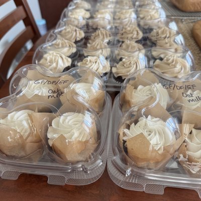 Cupcakes- Vanilla (dozen)