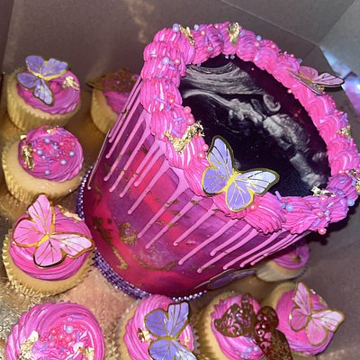 Celebration Board 6” Cake 12 Cupcakes 