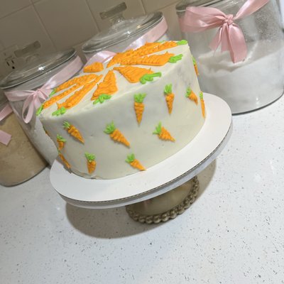 Carrot Cake 🥕8” 2-Layer • Serves 16-20