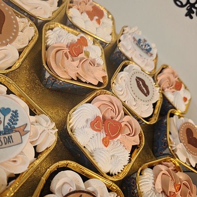 Custom Cupcakes 6 Units