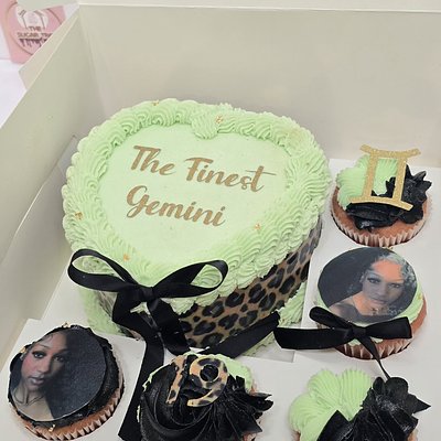Bento Cake Box W/ Cupcakes 
