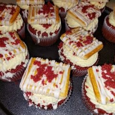 Red Velvet 🍌 Pudding Supreme Cupcakes (Dz)