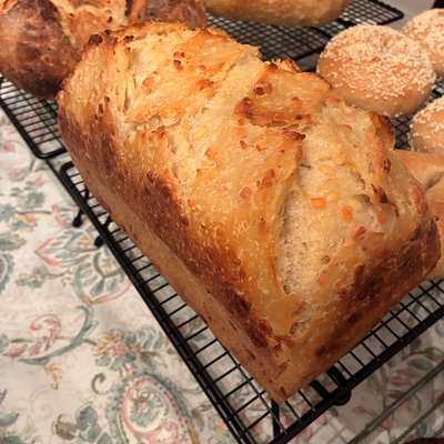 Golden Cheddar Loaf 🧀