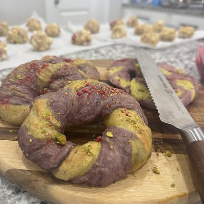 Raspberry Pistachio Sourdough Bagels 4ct