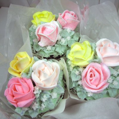 3 Flower Jumbo Cupcake Bouquet 💐