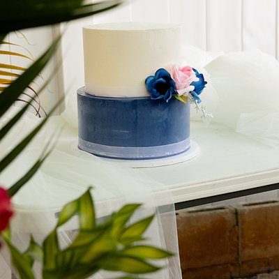 2-tier round cake 8" & 10" (60-70ppl)