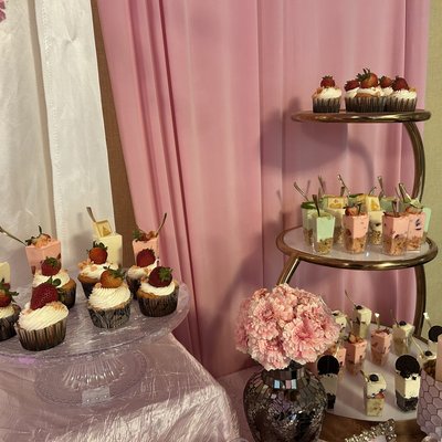 Assorted Desserts: Cupcakes & Cake Shooters
