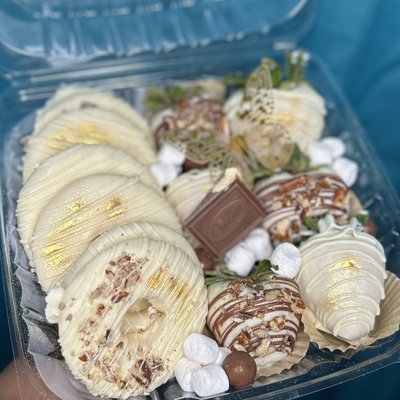 Chocolate Fruit Tray (DONT FORGET TO ADD YOUR CANDY AND/OR NUT TOPPINGS!🍫)