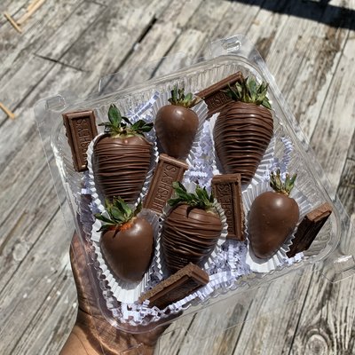 Milk Chocolate Strawberries (6ct)